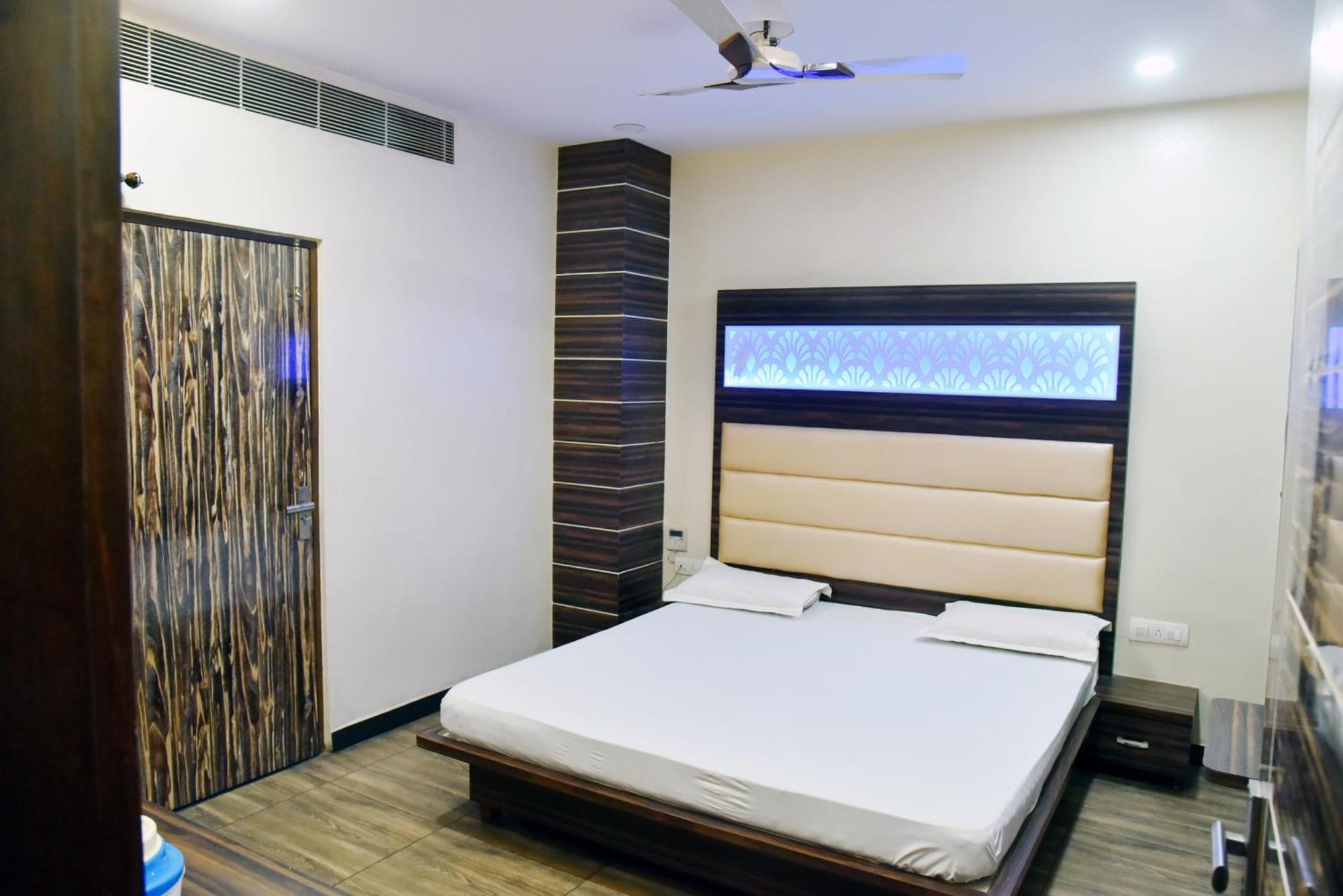 Hotel Midtown & Restaurant Jhunjhunu エクステリア 写真