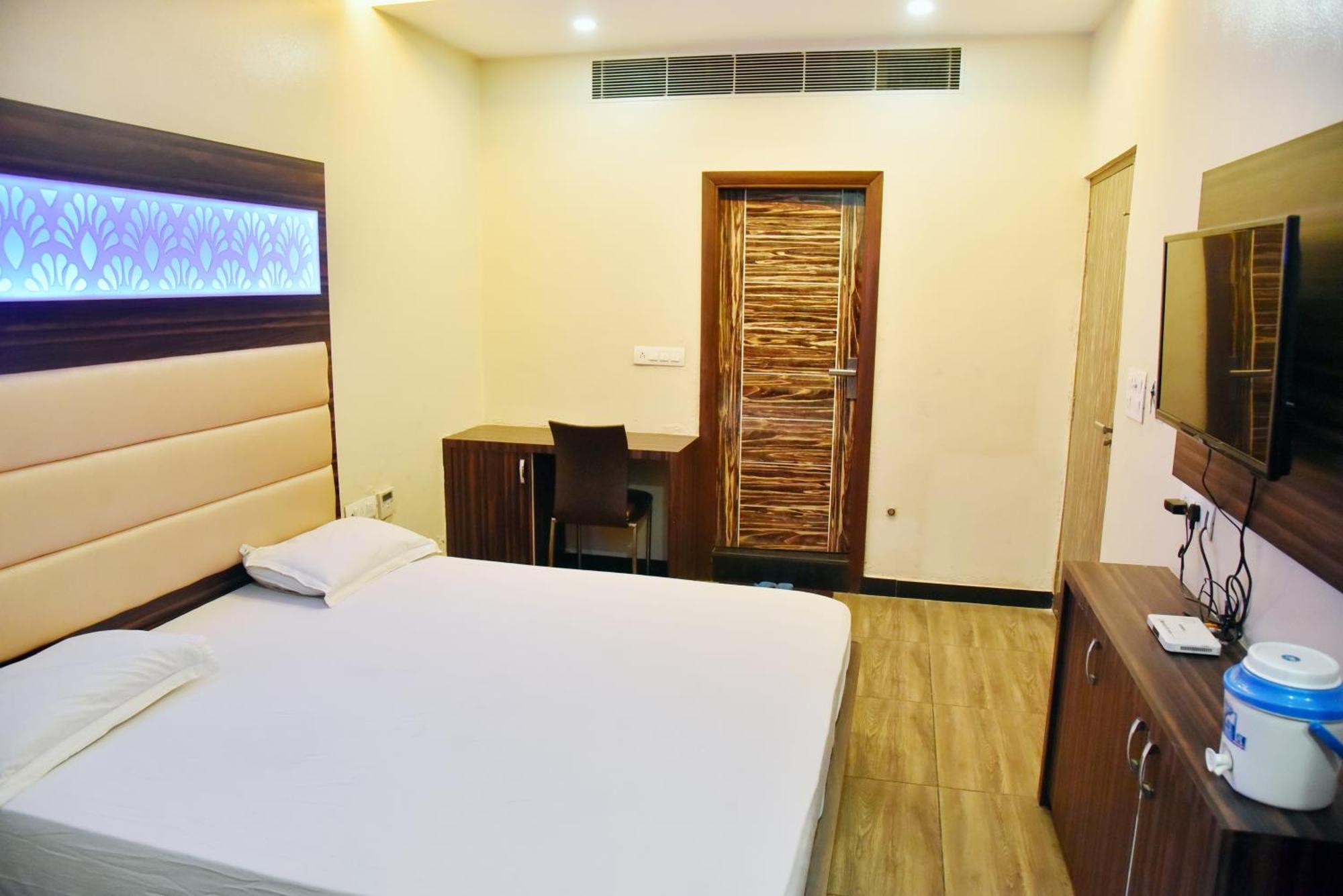 Hotel Midtown & Restaurant Jhunjhunu エクステリア 写真
