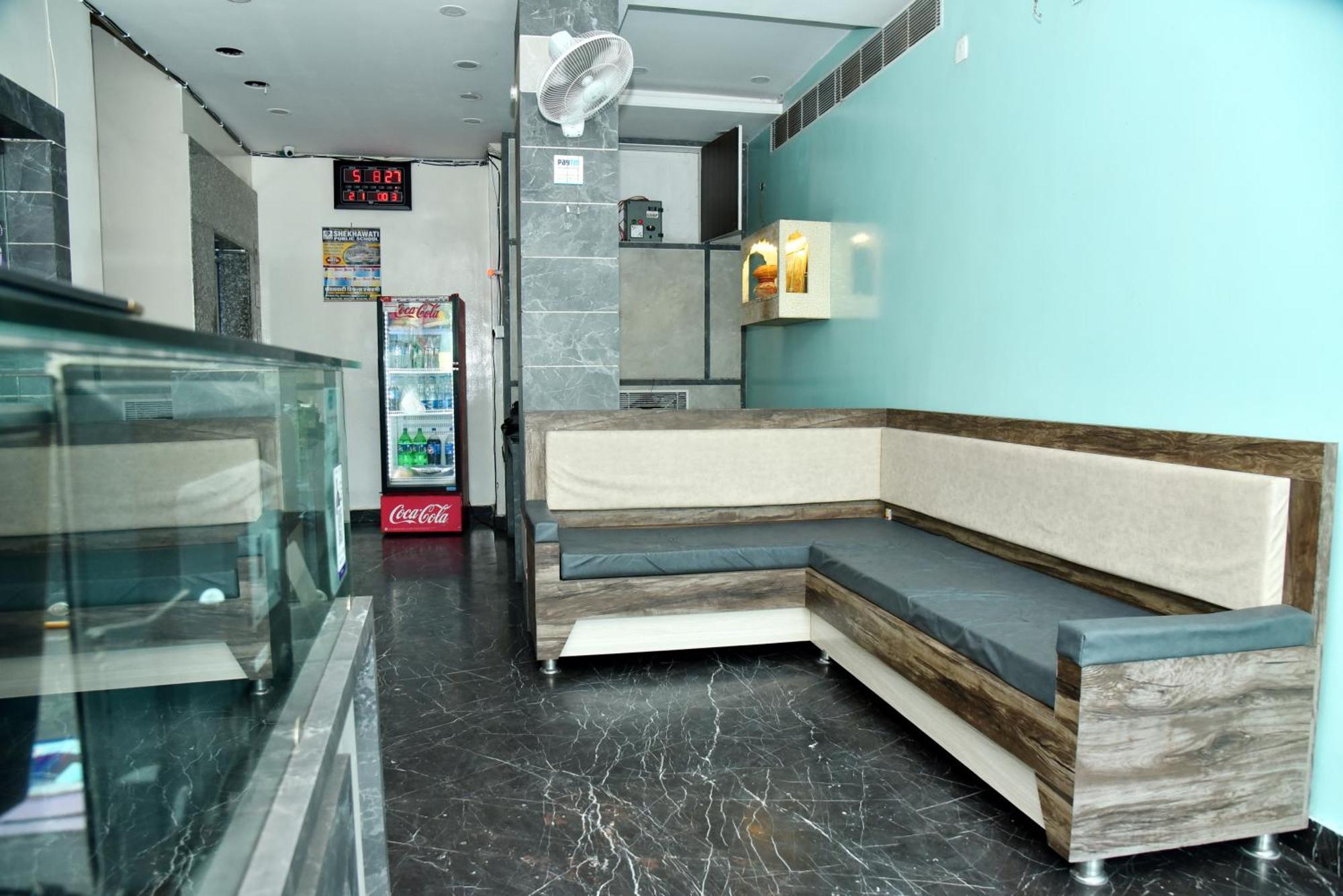 Hotel Midtown & Restaurant Jhunjhunu エクステリア 写真