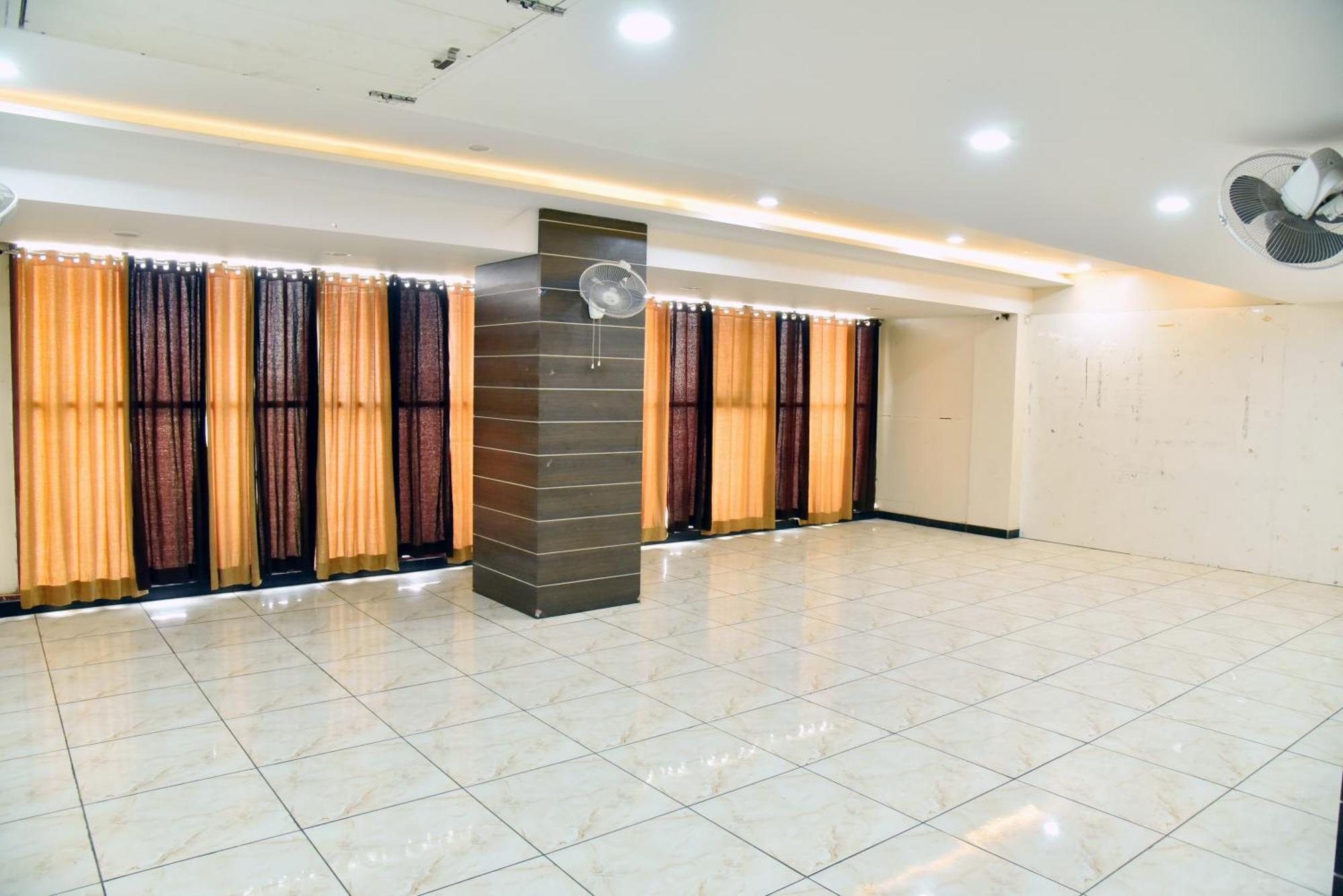 Hotel Midtown & Restaurant Jhunjhunu エクステリア 写真